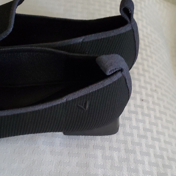 VIVAIA Sleek Black Slipon Flats Sz 8 - Picture 3 of 13